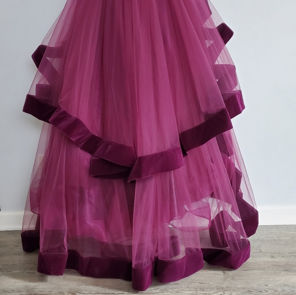 Mac Duggal Plum Velvet Trim 3D Floral Gown - US 4 - Picture 14 of 15